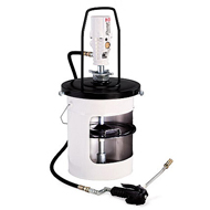 Фото: Раздача густой смазки (солидолонагнетатели)