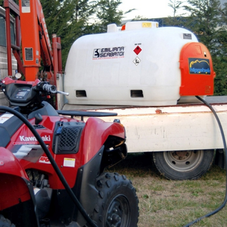 EMILIANA SERBATOI Hippotank Мини АЗС ДТ 960 л, электронасос 12 В 60 л/мин, шланг 5 м, цифровой счетчик, пистолет-автомат EMILIANA SERBATOI Hippotank Мини АЗС ДТ 960 л, электронасос 12 В 60 л/мин, шланг 5 м, цифровой счетчик, пистолет-автомат