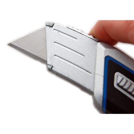 Нож с трапециевидным лезвием 19 мм HOEGERT HT4C624