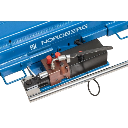 Nordberg N423 Траверса гидравлическая с ручным приводом, 2 т, синяя