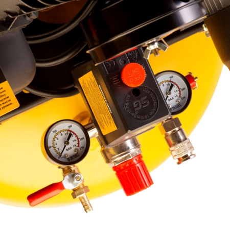 Компрессор масляный ременной вертикальный Denzel BCV2200/100V