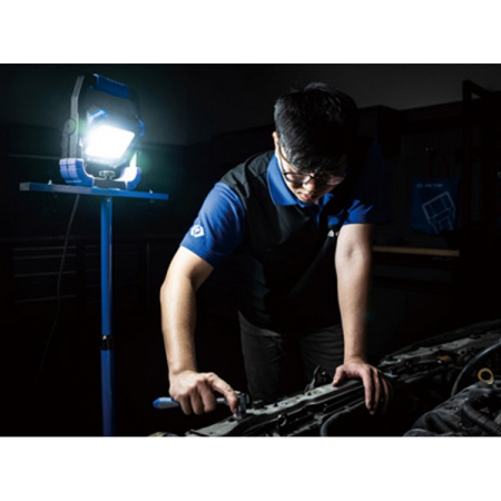 KING TONY 9TA421A Фонарь-прожектор светодиодный, 60 элементов, 220 В KING TONY 9TA421A Фонарь-прожектор светодиодный, 60 элементов, 220 В