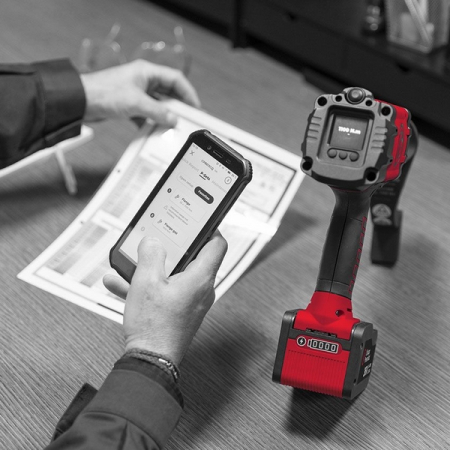 Гайковерт мультипликаторный аккумуляторный, квадрат 3/4 дюйма, 300-1300 Нм, 36 В, комплект, Chicago Pneumatic CP8613C