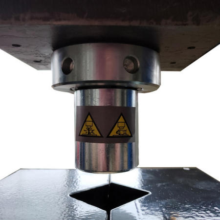 Пресс гидравлический с ручным и ножным приводом, 12 т, AE&T T61212TF